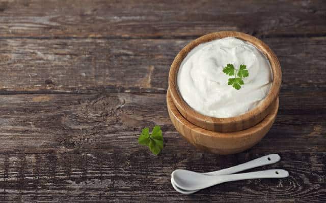 طرز تهیه خامه ترش با ماست در یک نگاه