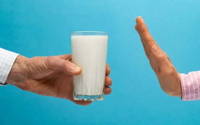 حساسیت به لاکتوز در بزرگسالان؛ وقتی یه لیوان شیر می‌تونه روزتون رو خراب کنه