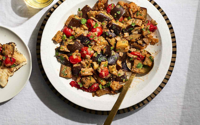 فوت و فن‌های خوشمزه شدن سالاد بادمجان