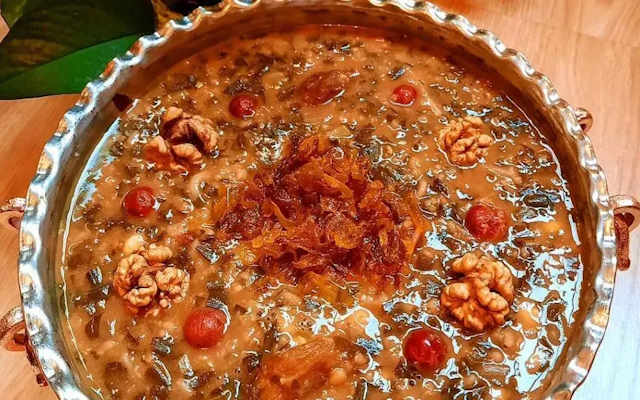 طرز تهیه آش زغال اخته در یک نگاه