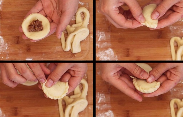 مایه میانی قطاب رو توی خمیر بذارین