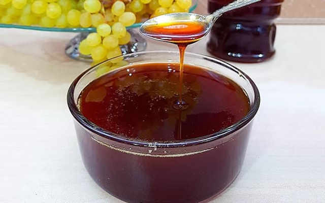 اصلی‌ترین روش‌های تشخیص شیره انگور اصل از تقلبی | راهنمای خرید شیره انگور
