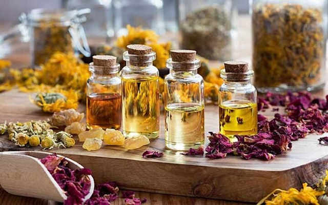 چطور کیفیت عرق گیاهی رو تشخیص بدیم؟ | خرید عرقیات گیاهی