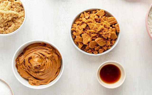مراحل طرز تهیه کرم بیسکویت کرمدار بدون پخت