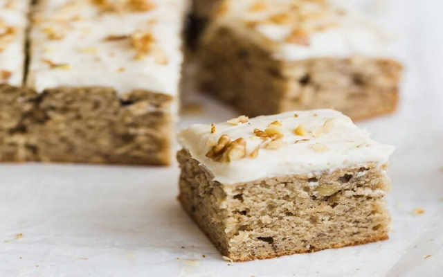 کیک خیس موز و گردو | انواع عصرانه