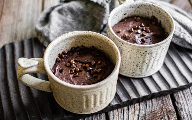 طرز تهیه کیک فنجانی در قابلمه در یک نگاه