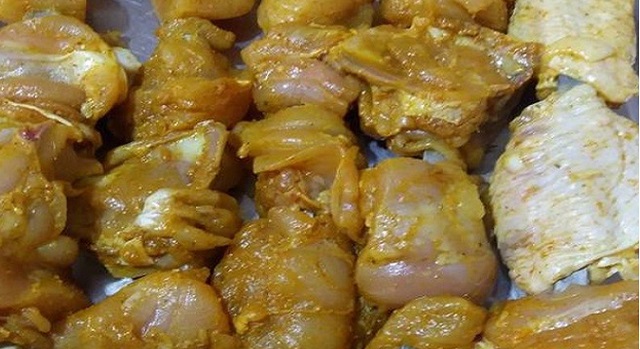 کدوم قسمت مرغ برای خرد کردن جوجه‌کبابی بهتره؟ بررسی ران، سینه، کتف و بال