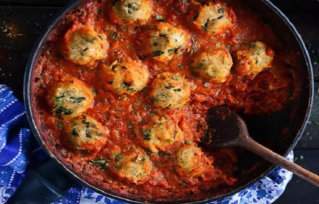 مراحل طرز تهیه کوفته بوقلمون با سس مخصوص گوجه فرنگی
