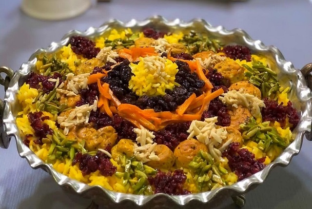 طرز تهیه پلوی زغال اخته؛ در یک نگاه