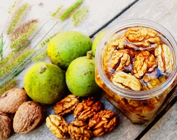 مراحل طرز تهیه فال گردو خانگی