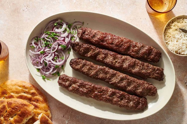 مراحل طرز تهیه کباب دل مرغ چرخ شده
