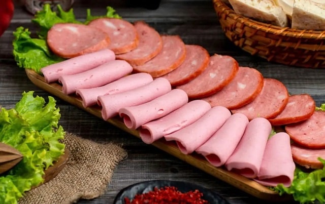 مراحل طرز تهیه کالباس گوشت خانگی
