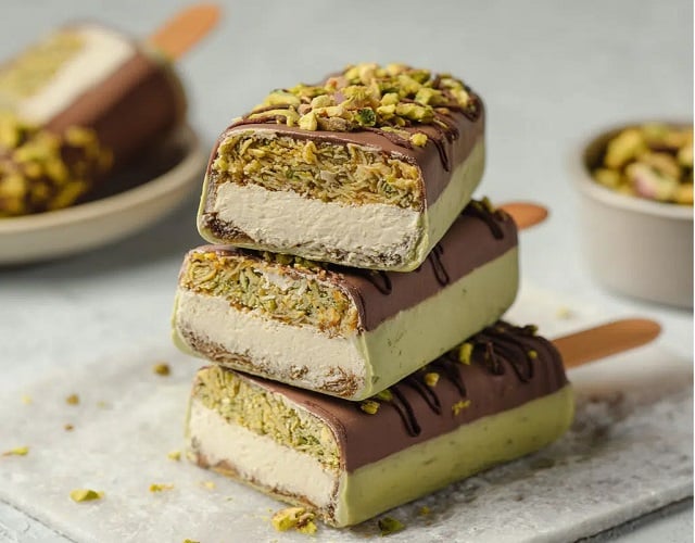 طرز تهیه بستنی دبی چاکلت چوبی