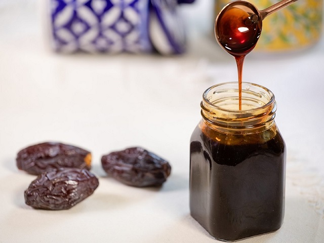 تفاوت شیره خرما صنعتی و سنتی