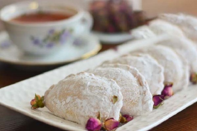 طرز تهیه قطاب کرمانی به روش سرخ کردن در تابه