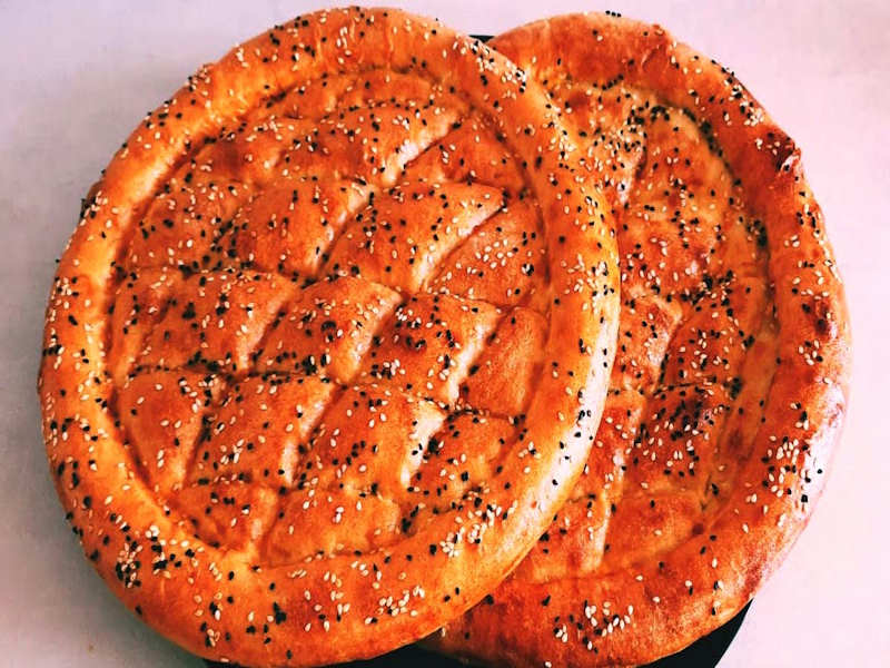 طرز تهیه نان روغنی با خمیر نانوایی با ۲۶ نکته برای نرم و پنبه ای شدن!