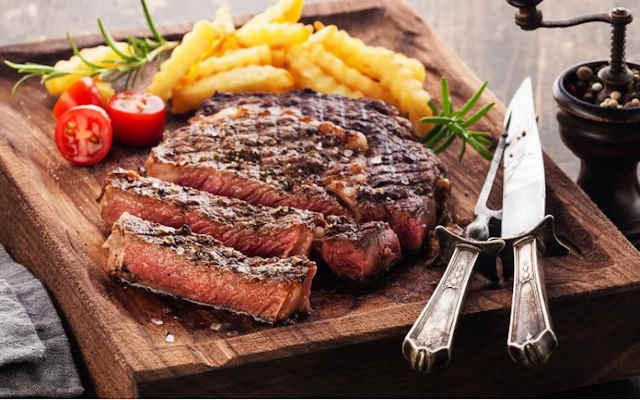 مراحل طرز تهیه استیک استریپ در تابه