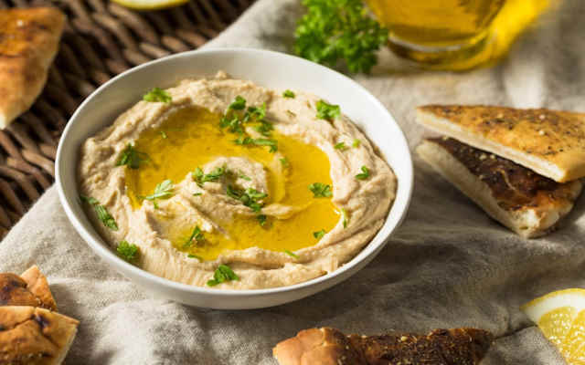 مراحل طرز تهیه دیپ زیتون و پنیر