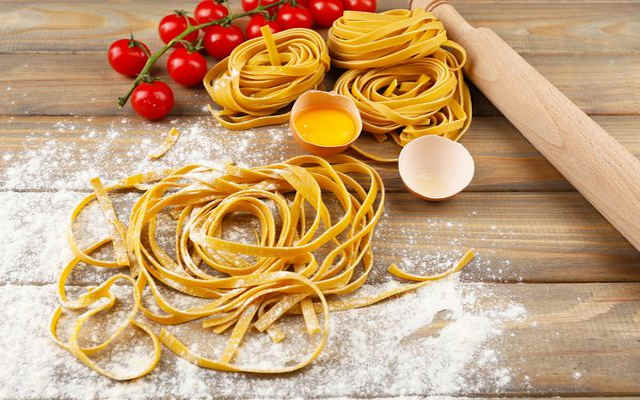 پاستای تخم‌مرغی (Egg Pasta) | راهنمای خرید ماکارونی
