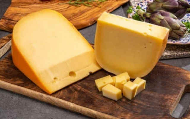 فوت و فن‌های خوشمزه شدن پنیر چدار خانگی