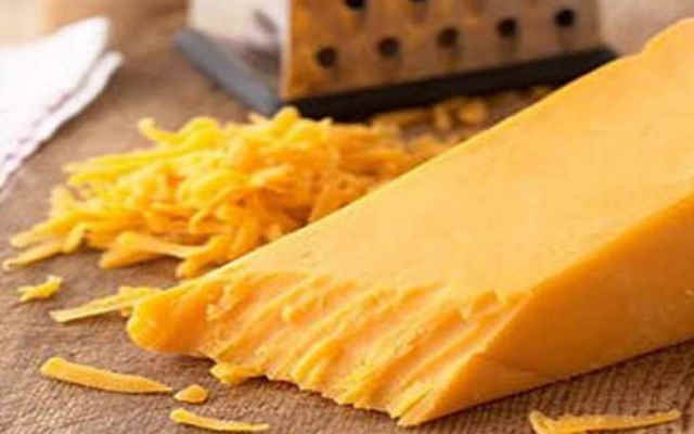 طرز تهیه پنیر چدار خانگی در یک نگاه