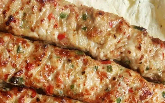 مراحل طرز تهیه کباب کوبیده بلدرچین در تابه