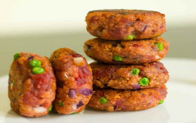 طرز تهیه کتلت نخود فرنگی با گوشت چرخ کرده در یک نگاه