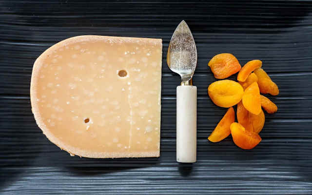 طرز تهیه پنیر گودا خانگی در یک نگاه طرز تهیه پنیر گودا خانگی در یک نگاه