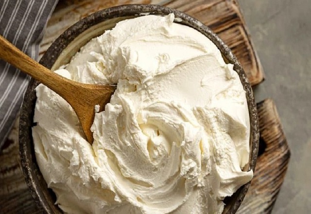 مراحل طرز تهیه کره از خامه به روش خانگی و با همزن