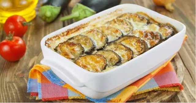 طرز تهیه سوفله سیب زمینی و بادمجان با گوشت چرخ کرده