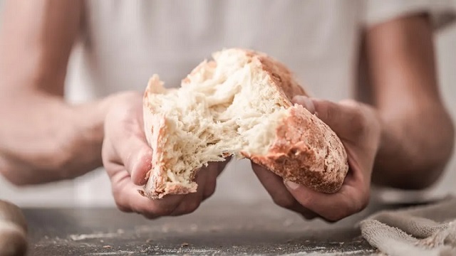 چرا نان بیات میشه؟