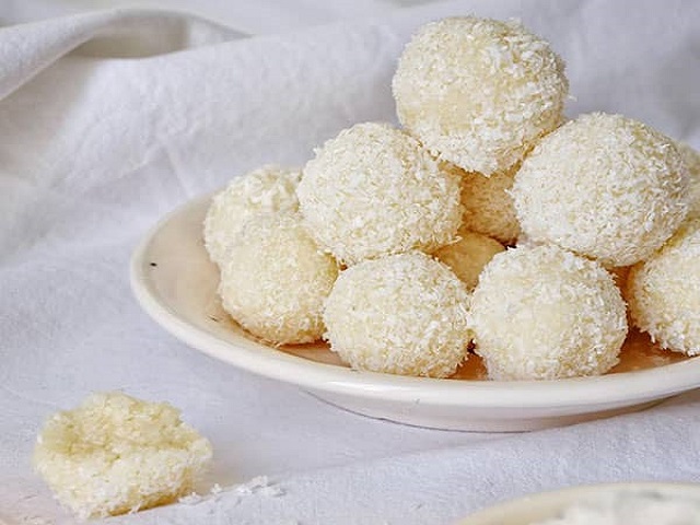 مراحل طرز تهیه توپک نارگیلی بدون شیر عسلی