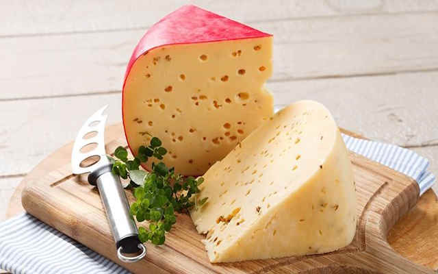 مراحل طرز تهیه پنیر گودا خانگی