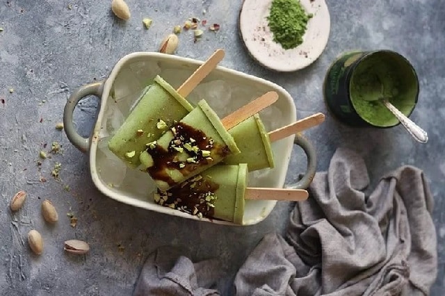 مراحل طرز تهیه بستنی چوبی ماچا مراحل طرز تهیه بستنی چوبی ماچا