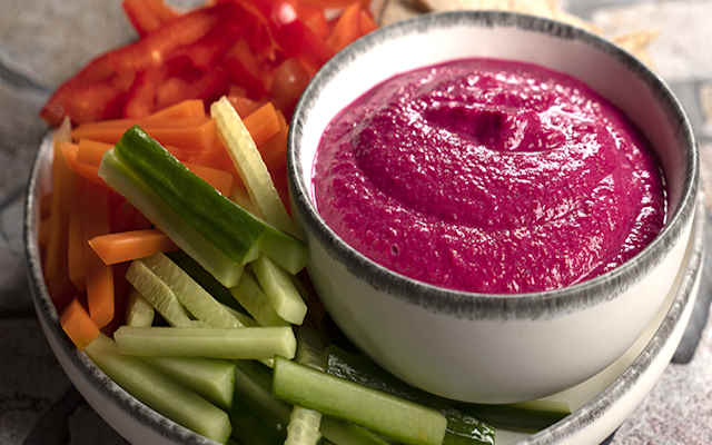 مراحل طرز تهیه سس لبو برای سالاد