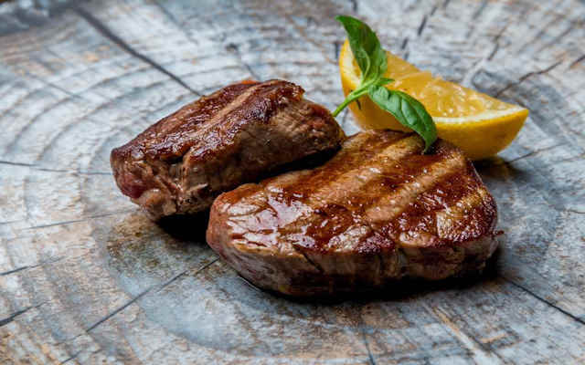 مراحل طرز تهیه فیله مدالیون با سس قارچ