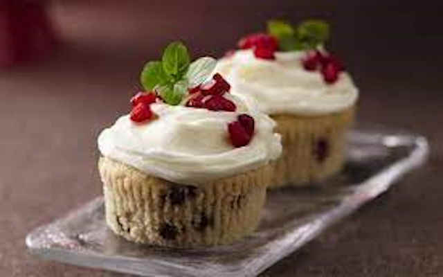 مراحل طرز تهیه مافین انار وانیلی مراحل طرز تهیه مافین انار وانیلی