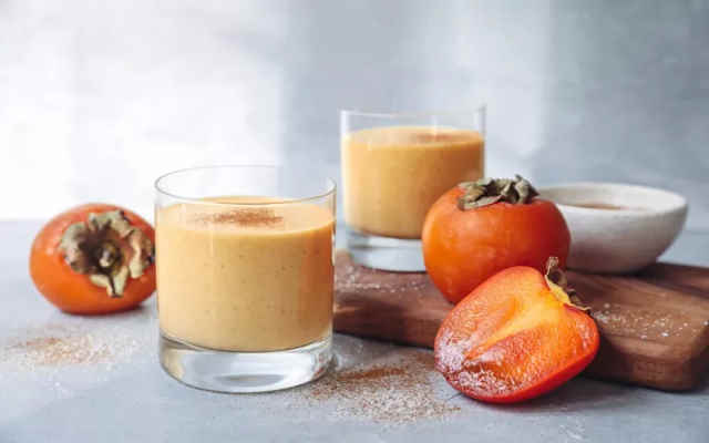 طرز تهیه میلک شیک خرمالو کلاسیک در یک نگاه طرز تهیه میلک شیک خرمالو کلاسیک در یک نگاه