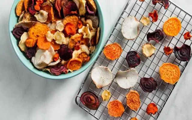 مراحل طرز تهیه چیپس سبزیجات خانگی مراحل طرز تهیه چیپس سبزیجات خانگی