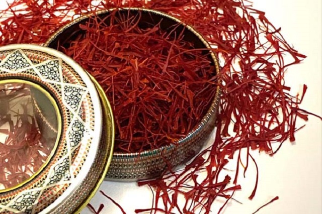 راهنمای خرید زعفران برای هدیه دادن راهنمای خرید زعفران برای هدیه دادن