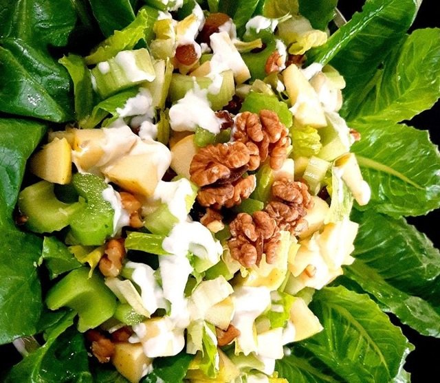 طرز تهیه سالاد والدورف کلاسیک