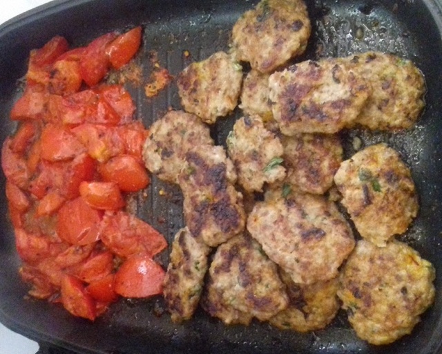 مراحل طرز تهیه کباب تابه ای با سنگدان مرغ در خانه
