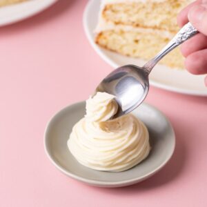 طرز تهیه گاناش سفید به 6 روش مختلف برای تزیین کیک، دسر و شیرینی