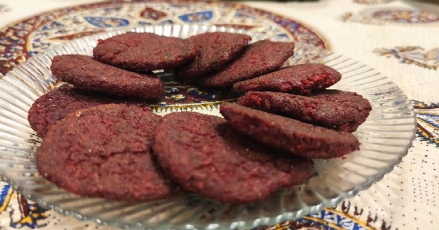 مراحل طرز تهیه کوکو لبو با سیب زمینی