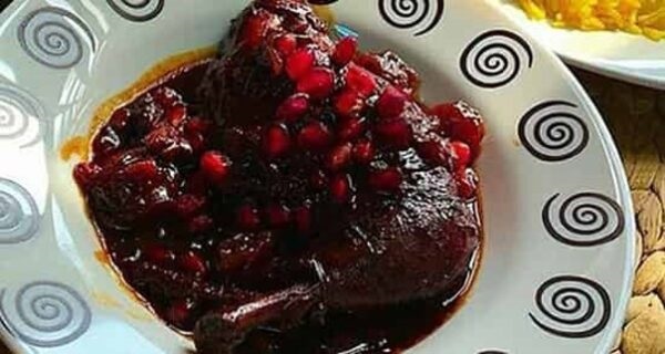 طرز تهیه خوراک مرغ با رب انار در فر