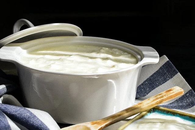 طرز تهیه ماست ترش؛ در یک نگاه