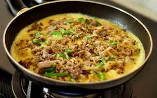 مراحل طرز تهیه املت گوشت چرخ کرده