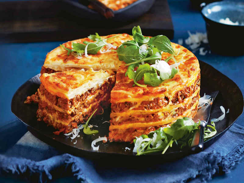 طرز تهیه کیک لازانیا رستورانی با ۱۴ نکته طلایی توی فر و قابلمه