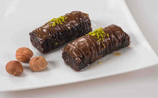 فوت و فنهای خوشمزه شدن باقلوا شکلاتی فوت و فنهای خوشمزه شدن باقلوا شکلاتی