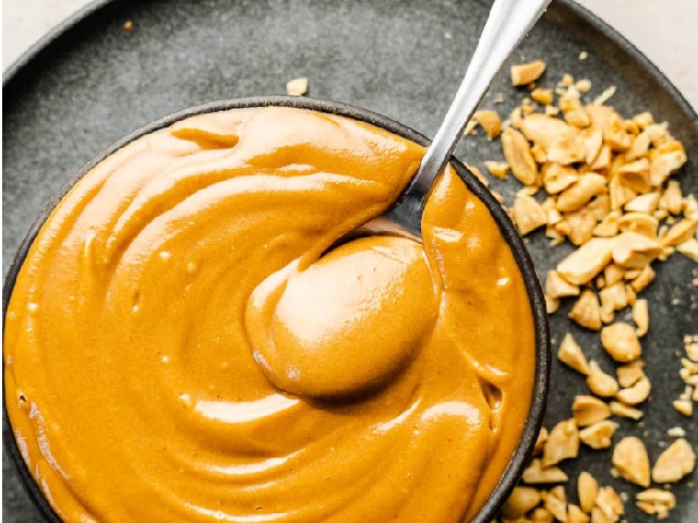 مراحل طرز تهیه سس بادام زمینی تند مراحل طرز تهیه سس بادام زمینی تند